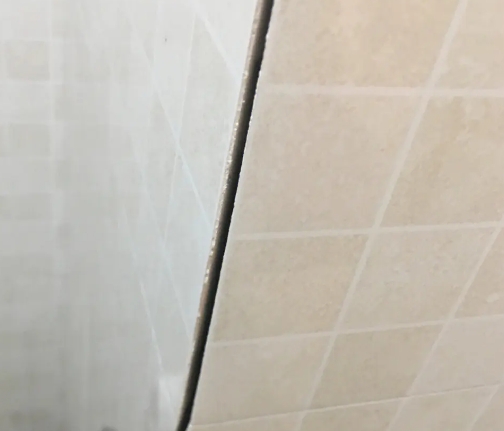 巴彦淖尔市瓷砖空鼓维修公司分享阳台瓷砖脱落的修复过程可以分为以下几个步骤