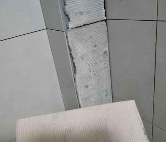 巴彦淖尔市瓷砖空鼓维修公司分享下厨房瓷砖脱落的补救措施。